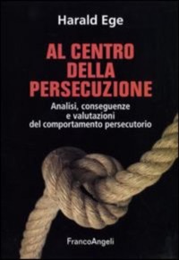 copertina di Al centro della persecuzione - Analisi, conseguenze e valutazioni del comportamento ...