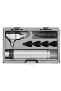 copertina di Otoscopio Heine BETA 200 a F.O. ( fibre ottiche ) e LED con manico a batterie