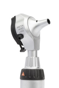 copertina di Otoscopio Heine BETA 400 a F.O. ( fibre ottiche ) e LED con manico a batterie