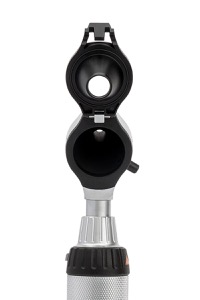 copertina di Otoscopio Heine BETA 400 a F.O. ( fibre ottiche ) e LED con manico a batterie