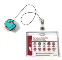 copertina di Porta Badge Retrattile adatto per l'utilizzo su divise sanitarie . Completo di Clip ... Camice e Cuore