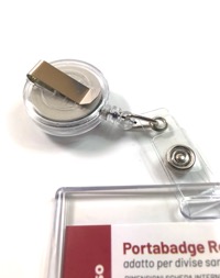 copertina di Porta Badge Retrattile adatto per l'utilizzo su divise sanitarie . Completo di Clip ... Camice e Cuore