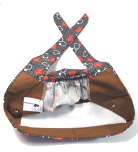 copertina di Bandana Medica Fantasia - Cuffia Unisex in Cotone con bottoni per mascherina Nera con pois Fantasia cuore